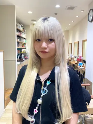 ロング 𝐲𝐮𝐮𝐦𝐢 エクステ/ 艶カラーのヘアスタイル