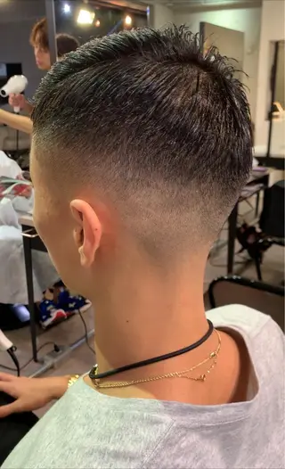 ショート 及川シゲル 髪質改善講師のヘアスタイル