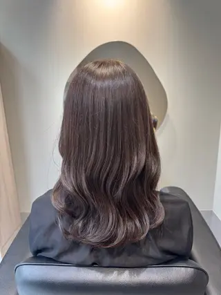 セミロング NAVY／airi 完全完結型個室サロンのヘアスタイル