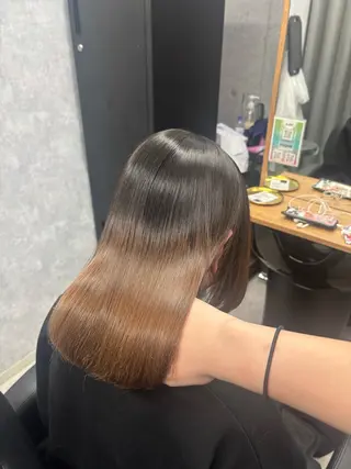 ミディアム rise/レイヤー／ ダブルカラーのヘアスタイル