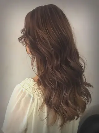 ロング カラー 磧本 祐里恵のヘアスタイル