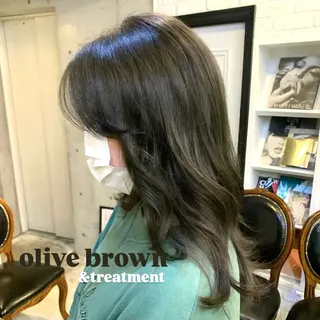 ミディアム カラー REVELS tokyo所属・watanabe Yuukaのヘアスタイル