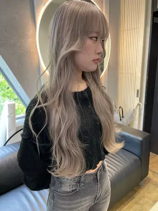 ロング カラー TATSUブリーチ/ ミルクティーベージュのヘアスタイル