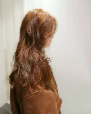 ロング カラー 佐野 えり奈のヘアスタイル