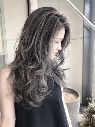 ロング 岩渕 由里香のヘアスタイル