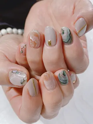 ミディアム カラー ネイル atelier la vita所属・lavita. mimuraのネイルデザイン