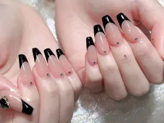 ネイル 〜Shine Nail〜【サイナネイル】パラジェル／ 長さだし／持ち込み／ワンホン／フィルイン所属・サイナ🎀 長さだし&デザインのネイルデザイン