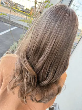 カラー art-Lago所属・平野 実優のヘアスタイル