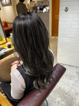 ロング ニイムラ ミキのヘアスタイル