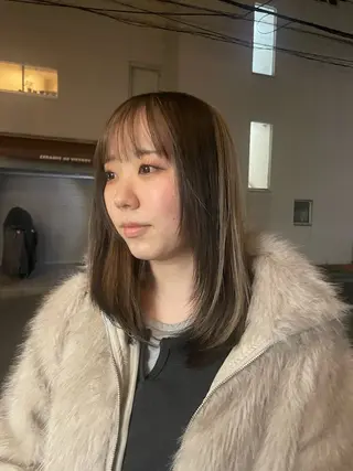 ミディアム カラー リカ/ハイトーン ・オリーブ🍀のヘアスタイル