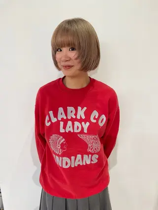 ショート カラー MIU/ルーツカラー 顔まわりレイヤーのヘアスタイル