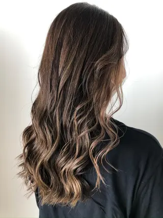 ロング ブリーチ毛矯正.髪質 改善.髪にドラマをのヘアスタイル