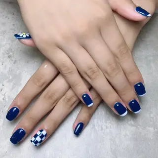 ネイル 🦋 Queenieのネイルデザイン