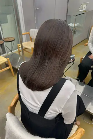 カラー maina/透明感 ベージュ/ブラウンのヘアスタイル