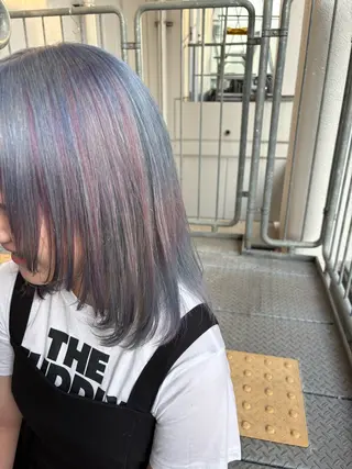ショート カラー HIKARI🐈‍⬛ ハイトーン×デザインのヘアスタイル