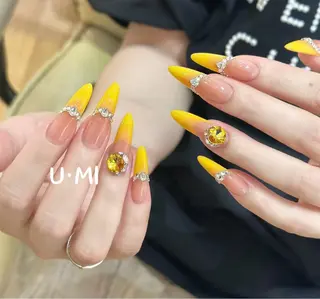 ネイル U・Mi Nail Salon所属・Lucky nail salonのネイルデザイン