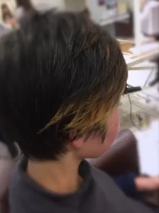 ショート カラー ブリーチカラー🌈 嘉名 真樹のヘアスタイル