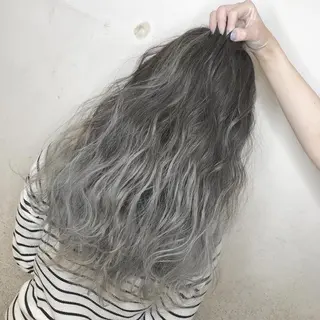 ロング カラー Homey Kyoto所属・吉村 絢乃のヘアスタイル