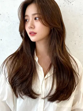 ミディアム カラー 韓国レイヤーカット 🫧大阪梅田レイヤーのヘアスタイル