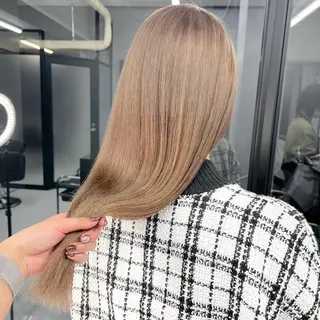 ロング カラー シールエクステ特化 ハイトーン、NANAのヘアスタイル