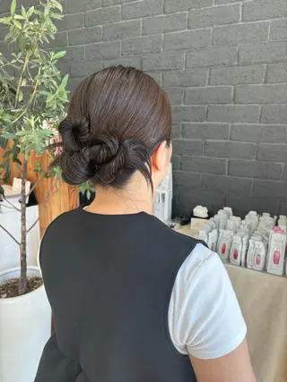 ミディアム カラー ヘアアレンジ ヤマグチ ユキナのヘアスタイル