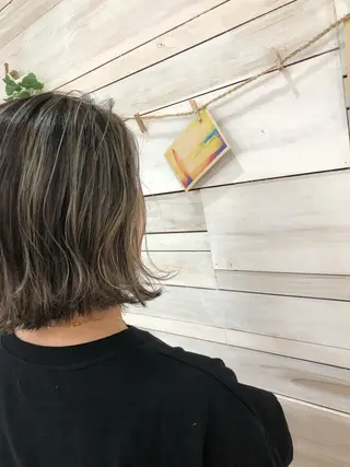 カラー ○HITOMI ○のヘアスタイル