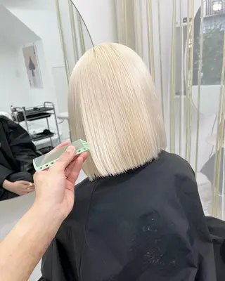 ミディアム Haruna/河原町 ハイトーン🤍のヘアスタイル