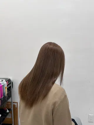 カラー ベージュ／ブラウン/ ナチュラルレイヤーのヘアスタイル