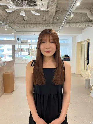 ロング カラー 阪本 桃のヘアスタイル