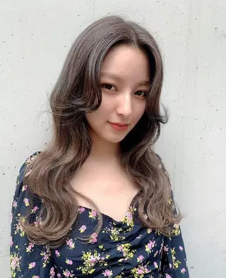 ミディアム カラー 透明感/オリーブ/ グレージュ/YUKAのヘアスタイル
