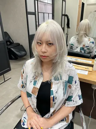 セミロング 佐藤 由依/透明感カラーのヘアスタイル