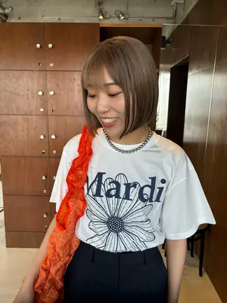 ショート カラー wewe: momoeのヘアスタイル