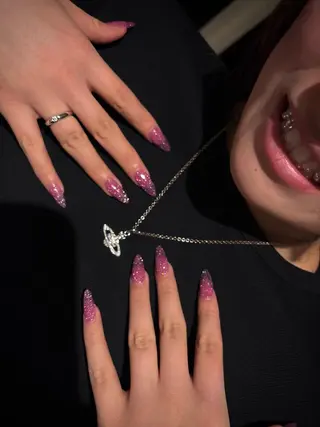 ネイル VENUS BELT新宿店所属・Venus belt /Reinaのネイルデザイン