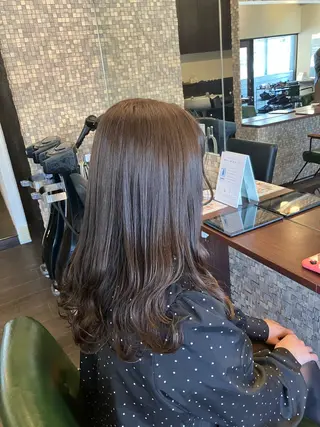 カラー 〜lynn〜Moana by HEADLIGHT 武蔵小杉2号店所属・lynn Moana moyuのヘアスタイル