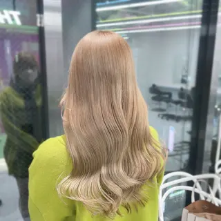 カラー ベージュ・グレー ジュ達人KOJIROのヘアスタイル