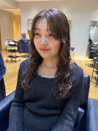 ミディアム パーマ 大橋 芽衣のヘアスタイル