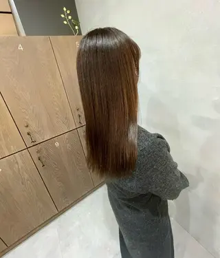 ロング ルプラボウ りく/艶カラーのヘアスタイル