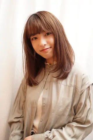 ミディアム カラー 佐藤 花帆のヘアスタイル