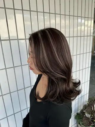 セミロング カラー acero + hair&eyelash 幸手店【アチェロ】所属・ハイライトハイトーン 💖MOMOKAのヘアスタイル