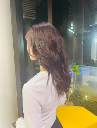 カラー 花井輝 ボブ/センターパートのヘアスタイル