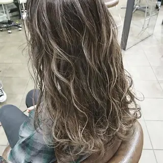 ロング Luisハイライト　 喜連瓜破、髪質改善のヘアスタイル