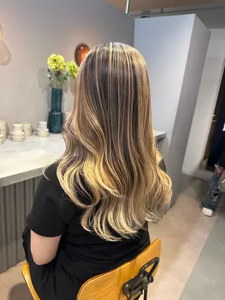 セミロング カラー 💖ハイライト/ハイ トーン💖MIKIのヘアスタイル