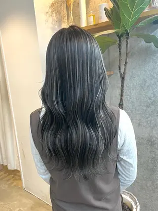 セミロング カラー ハイトーンカラ ー/小川のヘアスタイル