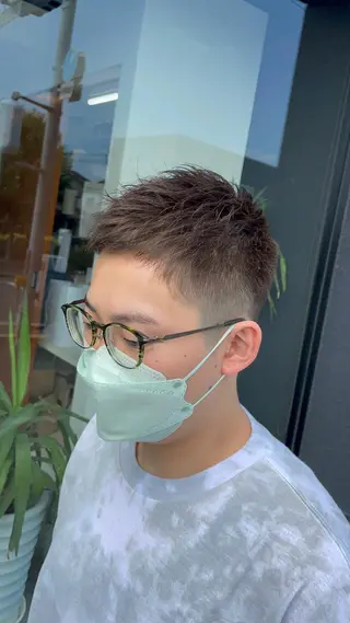 ショート カラー 小野 康生のヘアスタイル