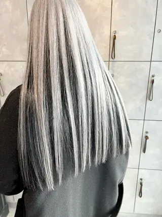 セミロング カラー ヘアアレンジ ネイル Lani5710所属・🌈インナーカラー ‘ショウマ’🌈のヘアスタイル