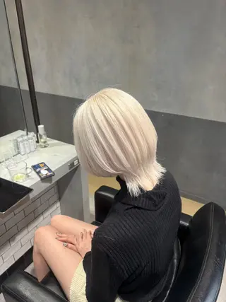 ミディアム ハイトーンエフェクト ブリーチいち丸のヘアスタイル