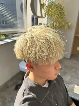 カラー メンズ BTECHbyZen所属・ハイトーン特化 美容師[福永一世]のヘアスタイル