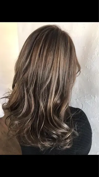 ロング カラー 伊藤 優希のヘアスタイル