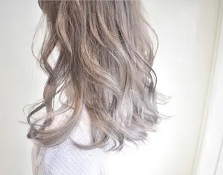 セミロング カラー てんま さやかのヘアスタイル