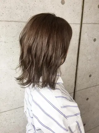 ショート 足立 磨咲のヘアスタイル